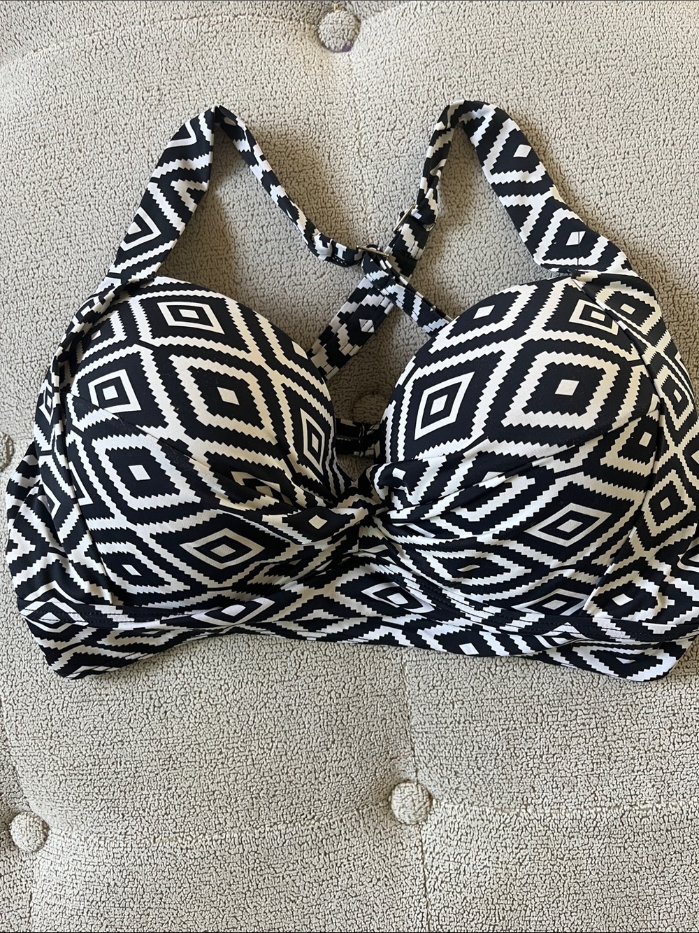 COCOSHIP Black & White Geometric Strapless Bikini Top